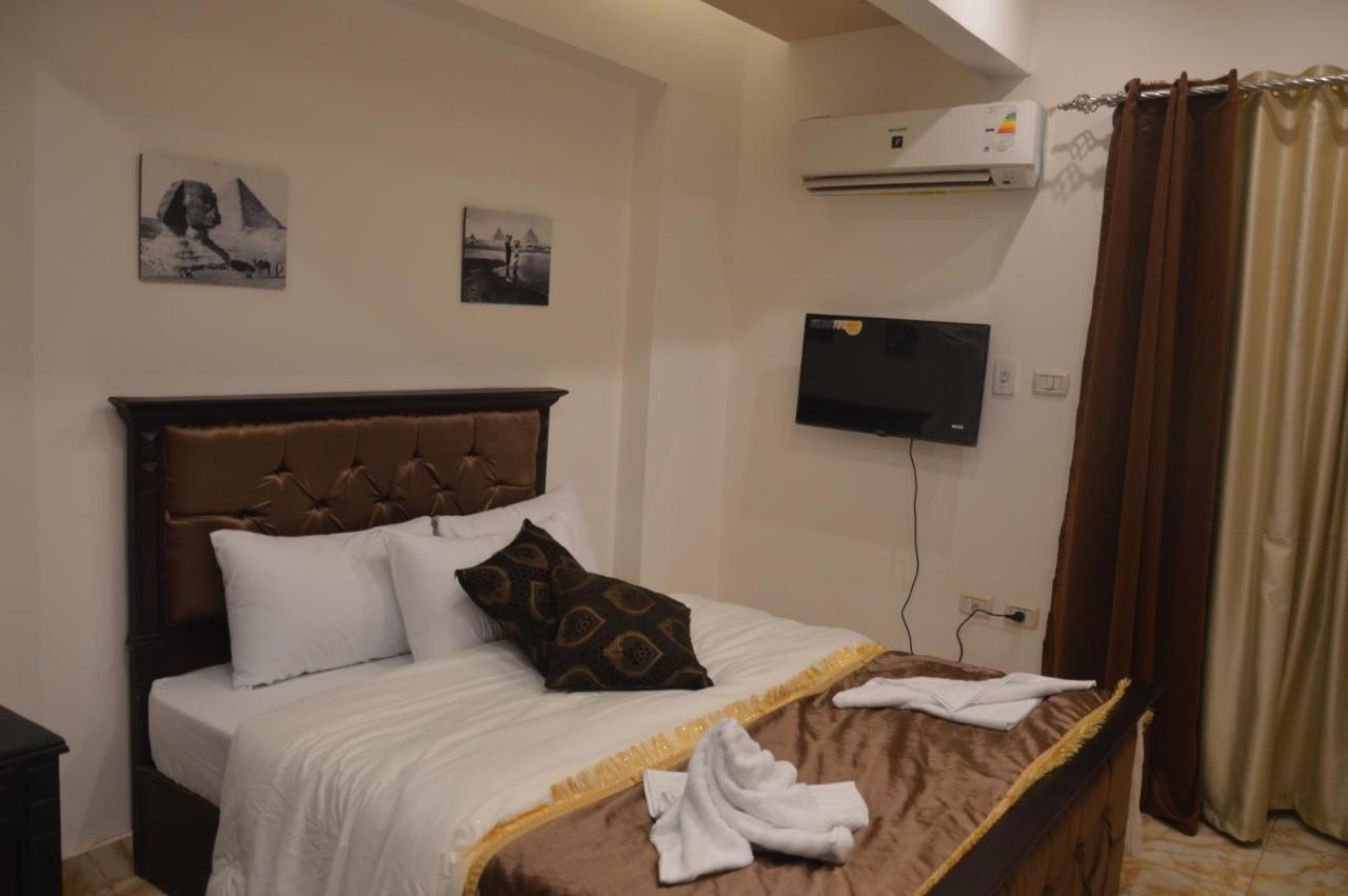 Pyramids In Guest house Kafrat al Jabal