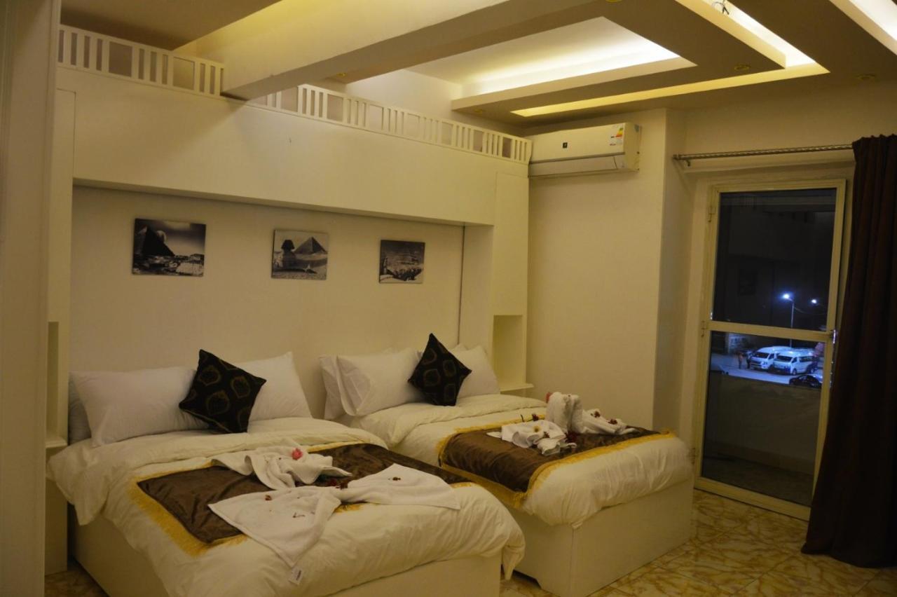 Pyramids In Guest house 3*